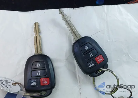 2017 Toyota Corolla Se z USA, uszkodzony, nr VIN 5YFBURHE3HP737776